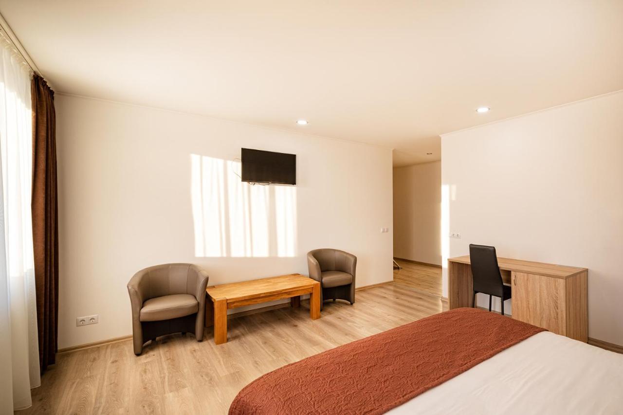 Biplan Hotel Daugavpils Esterno foto